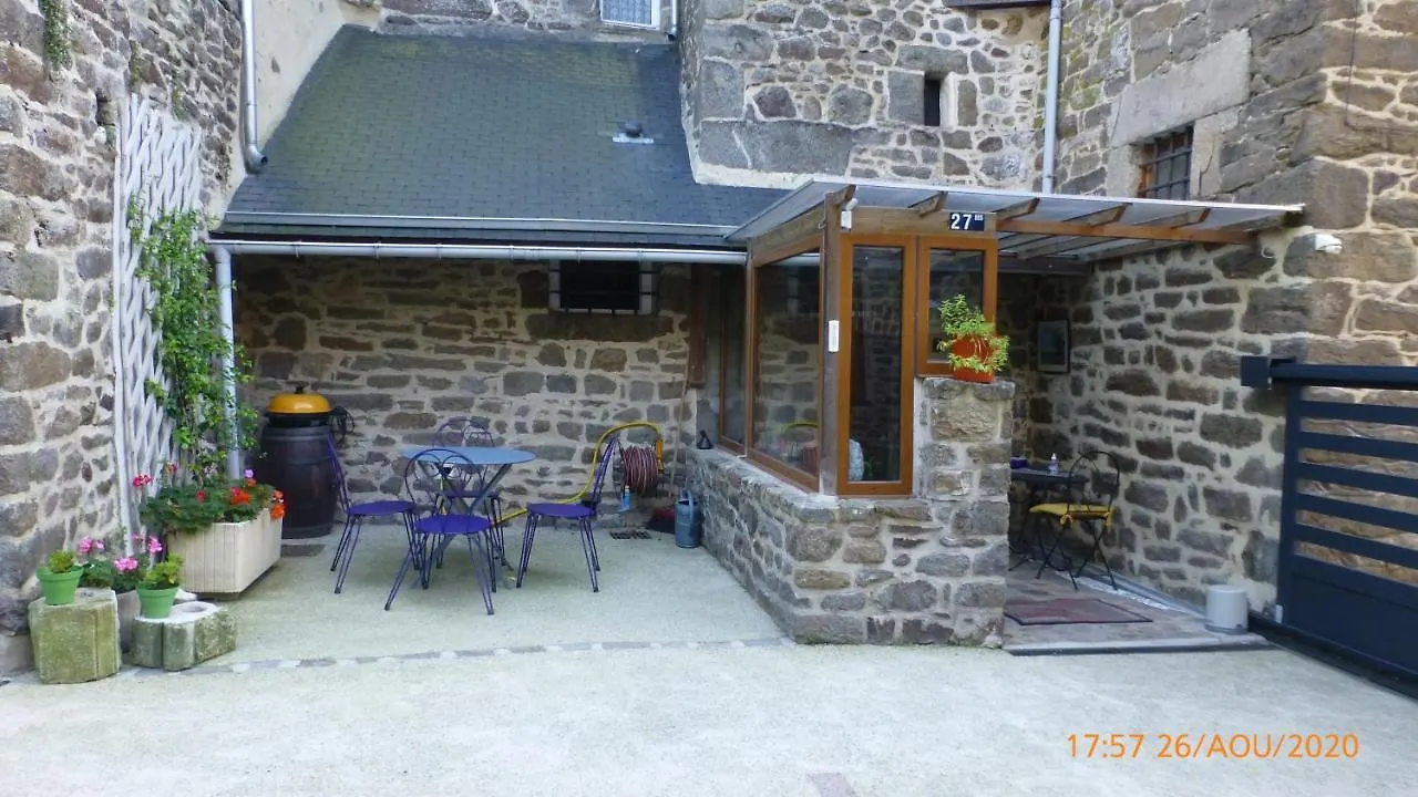 Le Logis De La Cour De Bretagne Au Port De Dinan Lanvallay 0*,  France