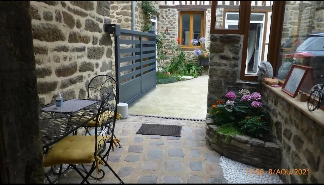 Le Logis De La Cour De Bretagne Au Port De Dinan Lanvallay Apartment